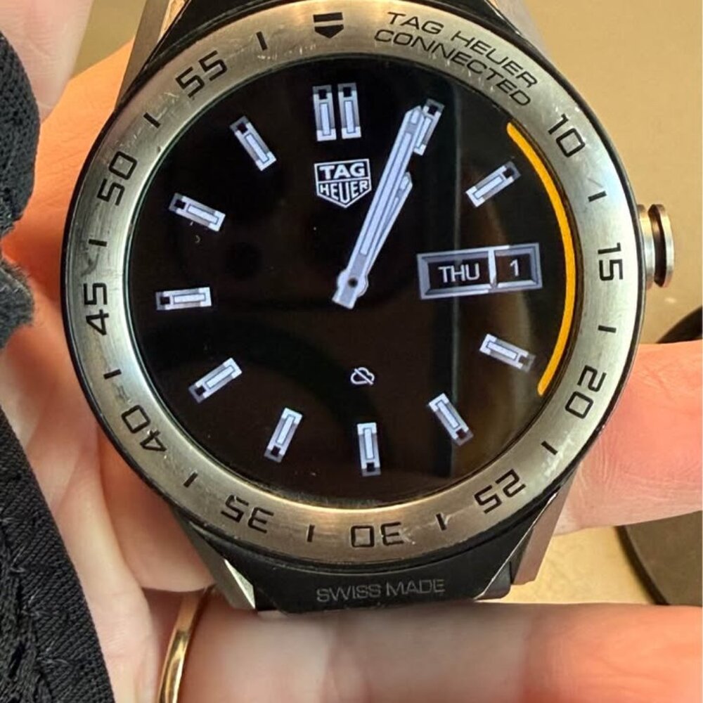 TAG Heuer Connected Smart Watch & Charger